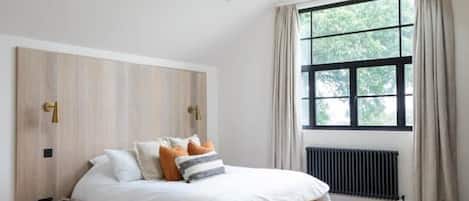 4 habitaciones, tabla de planchar con plancha y cuna de viaje