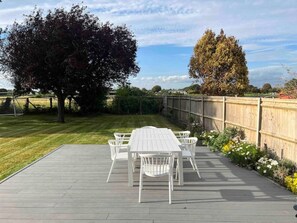 Outdoor dining - New stylish coastal home (West Wittering)
