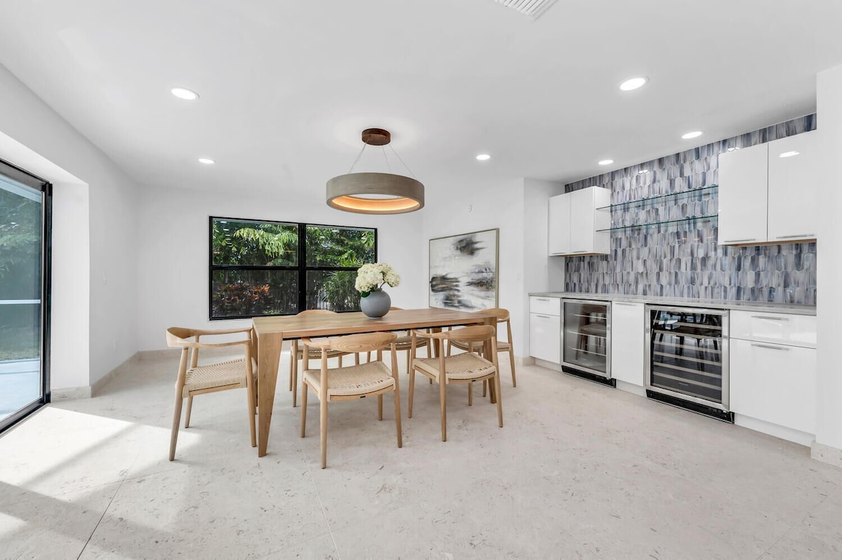 Photo 6 of Fully Renovated Luxury Home W/ Private Beach Access & Optional Golf Cart