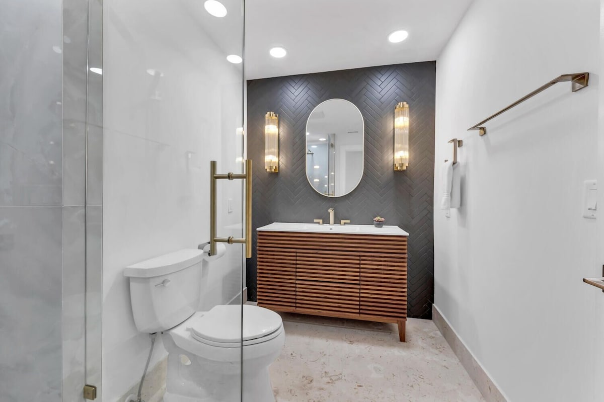 Photo 10 of Fully Renovated Luxury Home W/ Private Beach Access & Optional Golf Cart