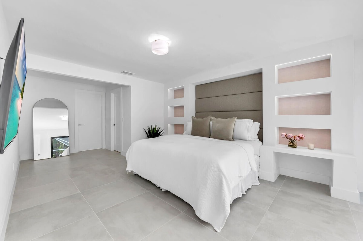 Photo 8 of Fully Renovated Luxury Home W/ Private Beach Access & Optional Golf Cart