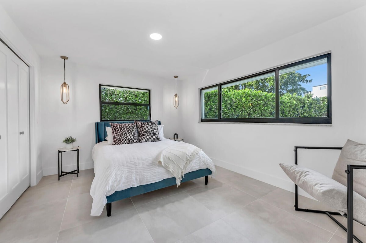 Photo 12 of Fully Renovated Luxury Home W/ Private Beach Access & Optional Golf Cart