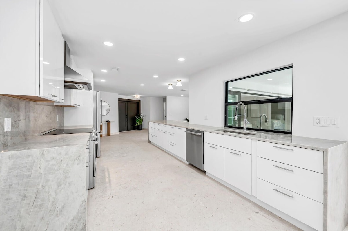 Photo 5 of Fully Renovated Luxury Home W/ Private Beach Access & Optional Golf Cart