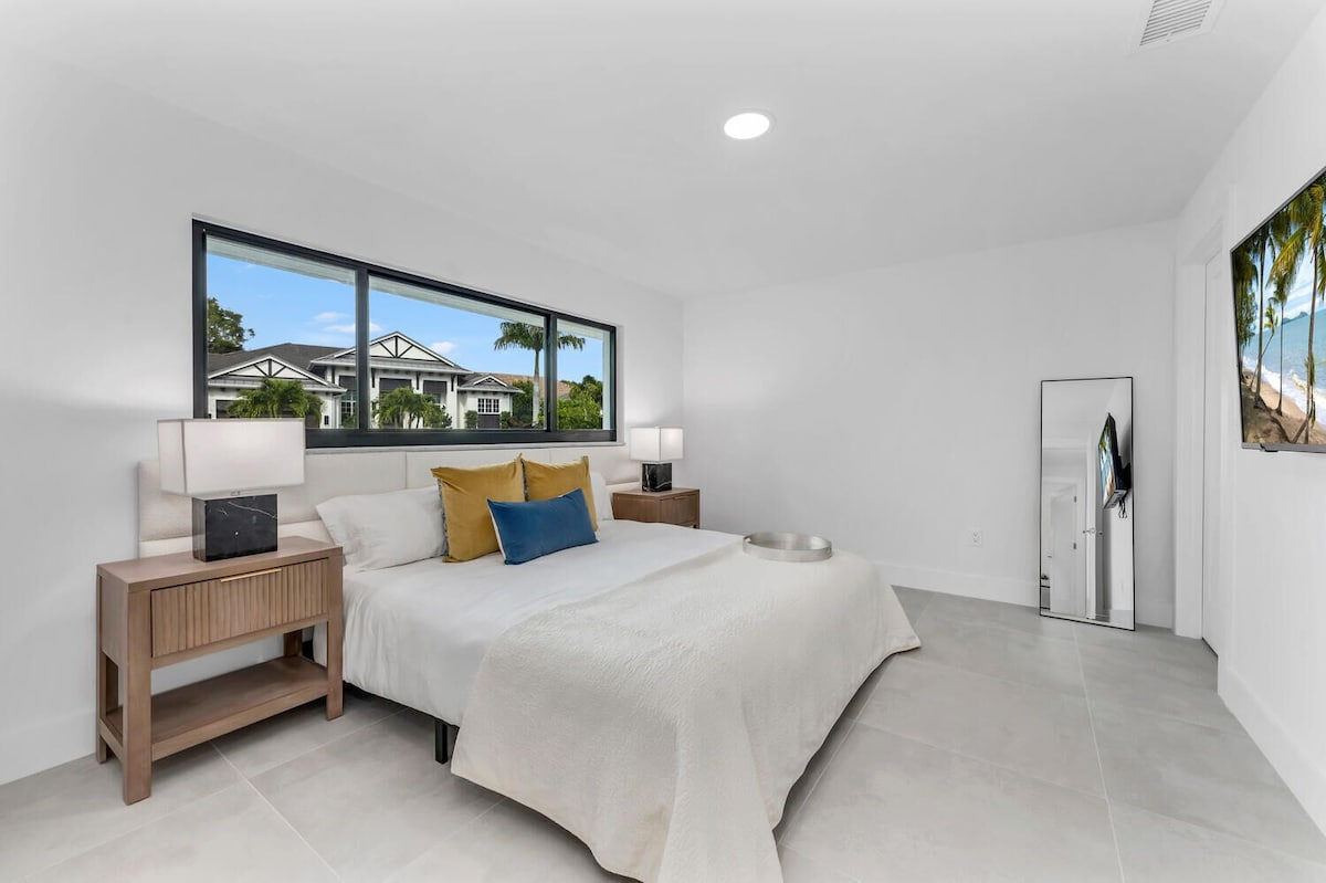 Photo 11 of Fully Renovated Luxury Home W/ Private Beach Access & Optional Golf Cart
