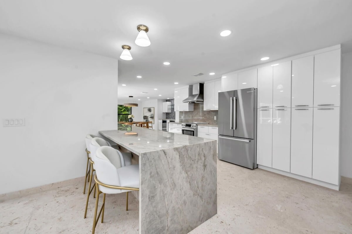 Photo 4 of Fully Renovated Luxury Home W/ Private Beach Access & Optional Golf Cart