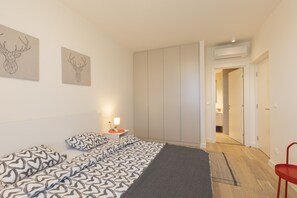 独特公寓 | 2 多间卧室、特色装修、特色家居、办公桌