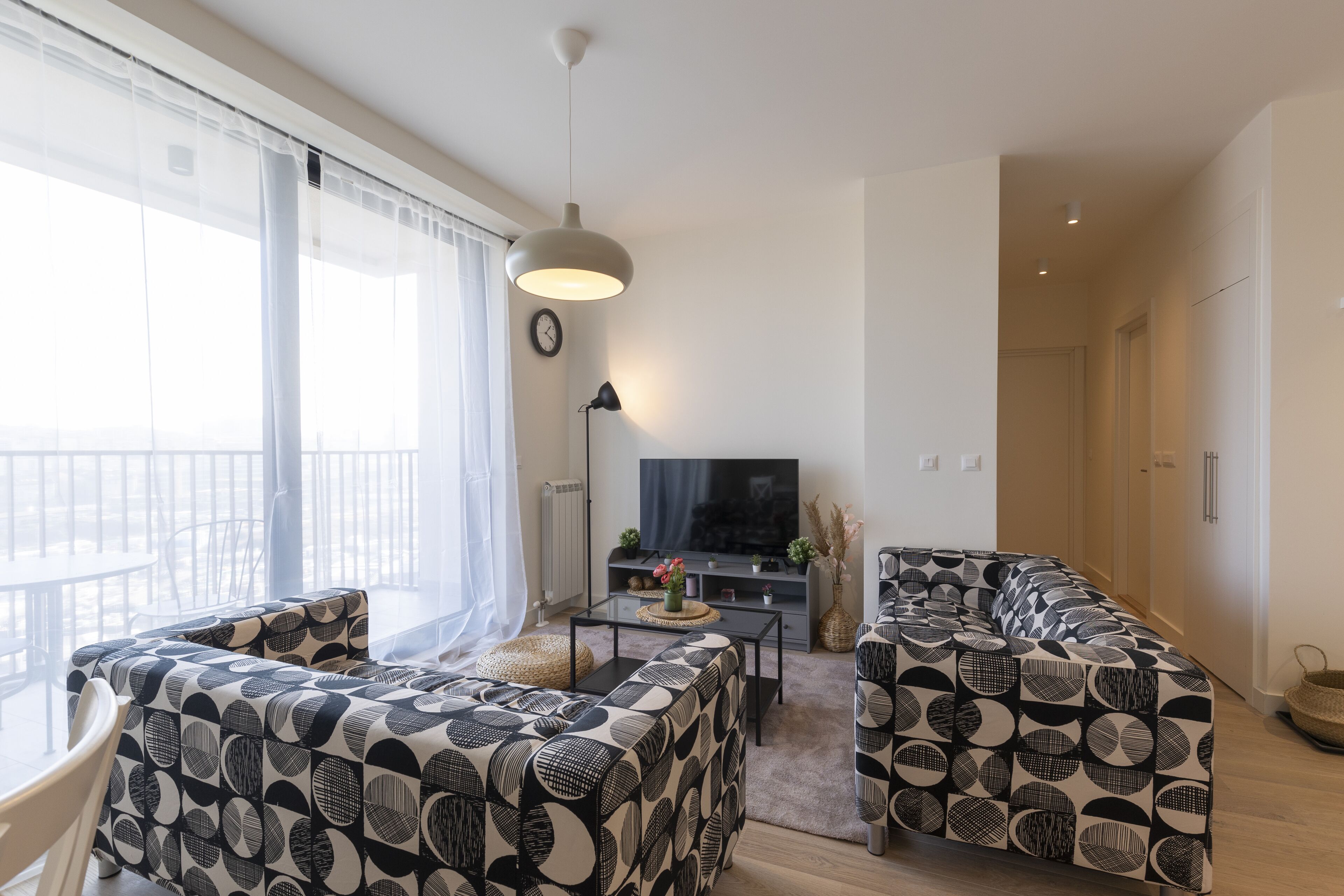 独特公寓 | 起居区 | 50-英寸纯平电视（配备有线频道）