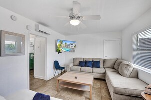 Premium Studio Suite | Living area