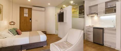 1 bedroom, in-room safe, desk, iron/ironing board