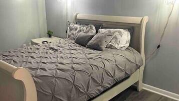 2 bedrooms, iron/ironing board, free WiFi, bed sheets