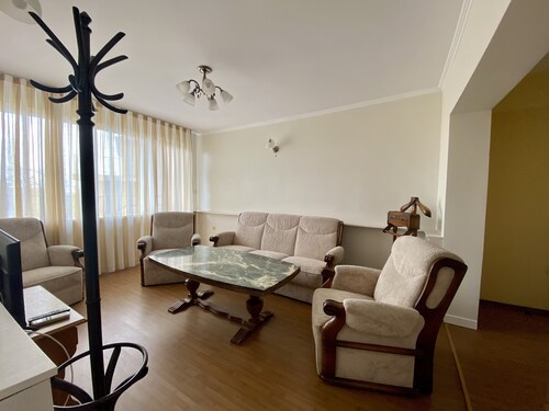 Wild Cherry Apartments - Cozy and Bright One-Bedroom Apartment sleeps 4 adults