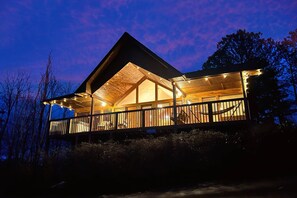 Exterior - Mountain Views, Hot Tub, Arcade, Near Dollywood and Pigeon Forge (Servierville)