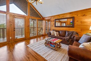 Smart TV, fireplace, video games - Mountain Views, Hot Tub, Arcade, Near Dollywood and Pigeon Forge (Servierville)