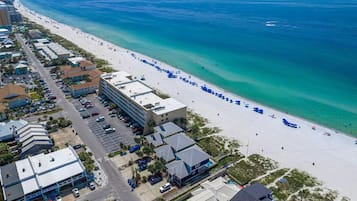 In Strandnähe, Liegestühle, Strandtücher