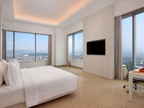 Grand Suite, Multiple Beds | In-room safe, free WiFi, bed sheets