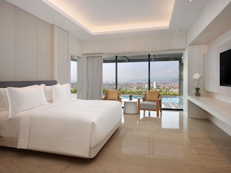 Suite, 1 Double Bed | In-room safe, free WiFi, bed sheets. Grand Mercure Lampung