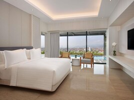 Suite, 1 Double Bed | In-room safe, free WiFi, bed sheets