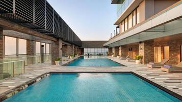 Kolam renang outdoor