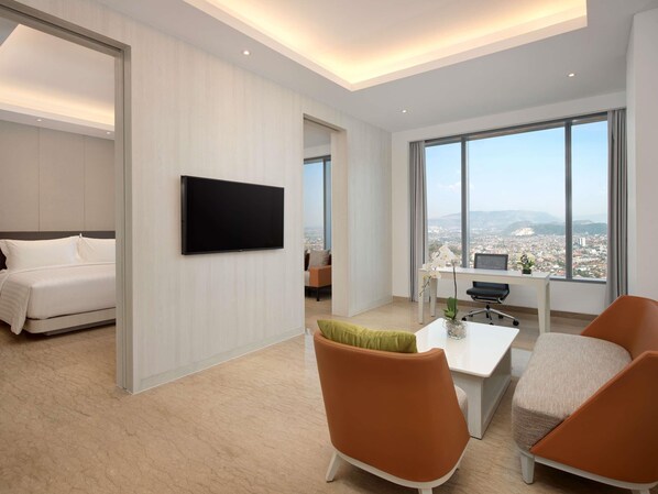 Junior Suite, 1 King Bed | In-room safe, free WiFi, bed sheets - Grand Mercure Lampung (Bandar Lampung)