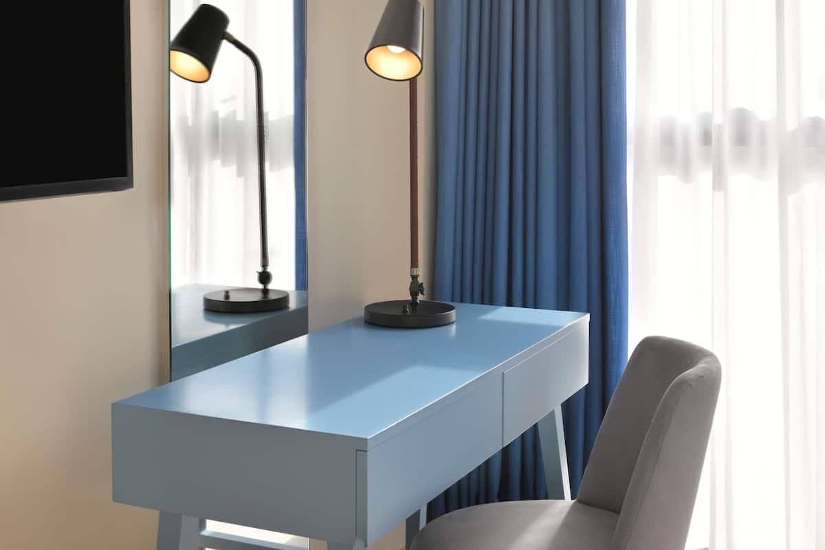 Hochwertige Bettwaren, Daunenbettdecken, Pillowtop-Betten, Minibar