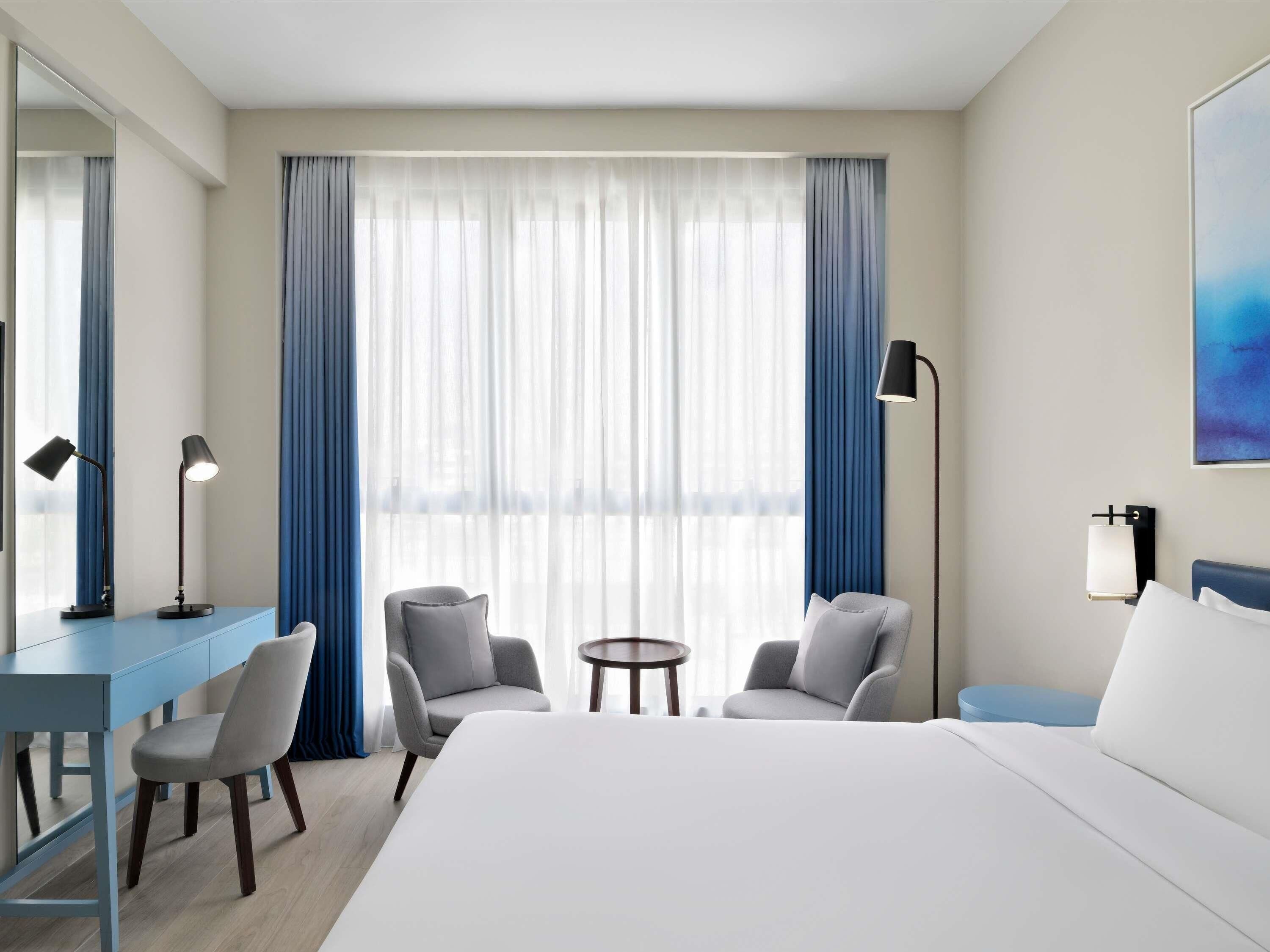 Sengetøy av topp kvalitet, dundyner, senger med overmadrass og minibar