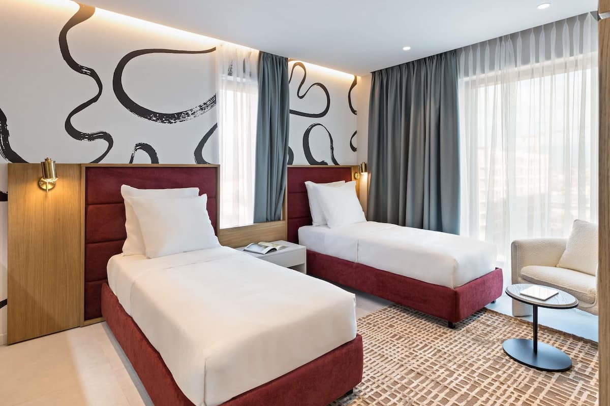 클래식룸, 싱글침대 2개 | 고급 침구, 미니바, 객실 내 금고, 각각 다른 스타일의 인테리어