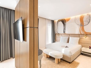 Premium bedding, minibar, in-room safe, individually decorated - Mercure Tirana (Tirana)