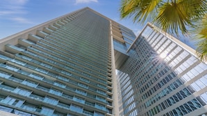 Studio | Internet - Silkhaus Stylish Studio With Balcony Difc Pool (Dubai)