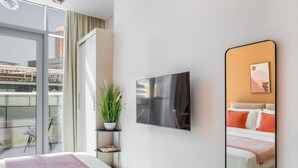 Studio | High-speed internet - Silkhaus Balcony in Difc Cozy Studio Pool Gym (Dubai)