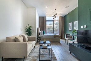 Studio | Internet - Silkhaus Modern Balcony Over Difc Studio Pool (Dubai)