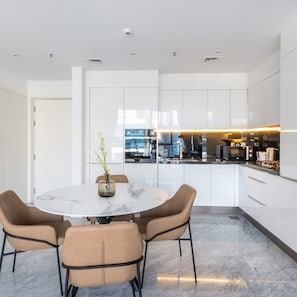 1 bedroom, Internet - Silkhaus Modern Tower in Business Bay Gym Access (Dubai)
