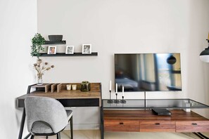 Studio | Internet - Silkhaus Near Burj Khalifa Prime Studio Downtown (Dubai)