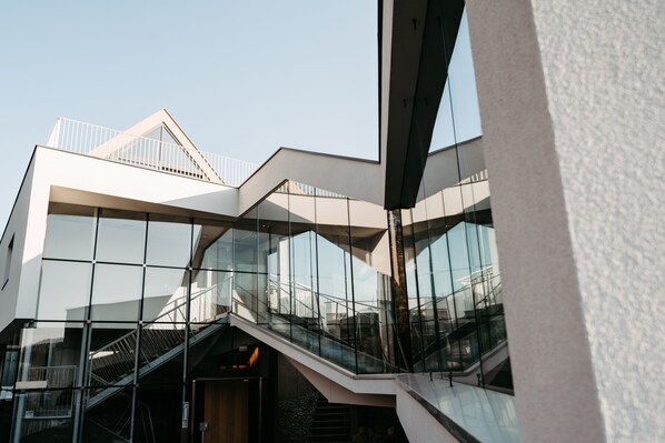 Exterior - Relax Apartment Hochgraßnitzberg für 2 in den Weinbergen mit Pool-Sauna-Fitness (Spielfeld)