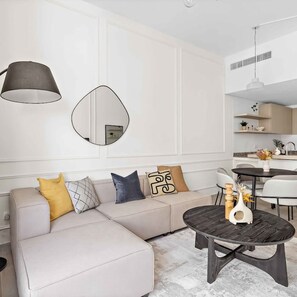 1 bedroom, Internet - Silkhaus New Modern 1 BDR in JVC Gym and Pool (Dubai)