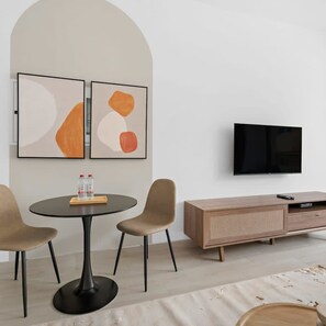 Studio - Silkhaus Modern Building With Pool Large Studio (Dubai)