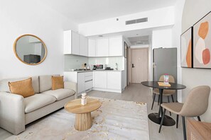 Studio - Silkhaus Modern Building With Pool Large Studio (Dubai)