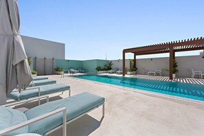 Studio | Internet - Silkhaus Modern Building With Pool Large Studio (Dubai)