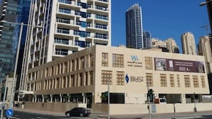 House, Accessible - Silkhaus Chic in West Avenue Pool Gym Access (Dubai)