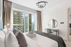 House, Accessible | 1 bedroom, Internet - Silkhaus Chic in West Avenue Pool Gym Access (Dubai)