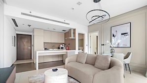 House, Accessible - Silkhaus Chic in West Avenue Pool Gym Access (Dubai)