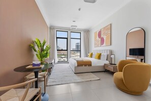 Studio, Accessible - Silkhaus Pool Gym Exquisite Studio Art Gardens (Dubai)