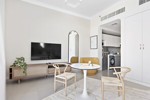 Studio, Accessible | Internet - Spacious Studio in Art Gardens Gym Pool (Dubai)