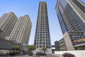 Studio | Internet - Silkhaus Luxurious Studio in Studio One Tower (Dubai)