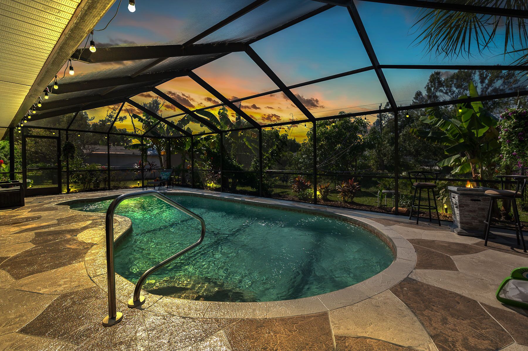 Gulf Shore Getaway: Poolside Bliss, Sleeps 8