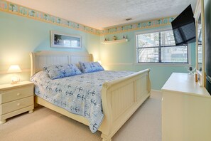 3 bedrooms, desk, WiFi, bed sheets - Walk to Beach: Gem w/ Balcony in Sea Grove Resort (Surfside Beach)