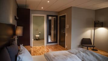 Family Room | 1 bedroom, desk, laptop workspace, soundproofing