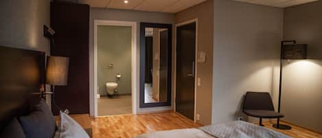 Family Room | 1 bedroom, desk, laptop workspace, soundproofing