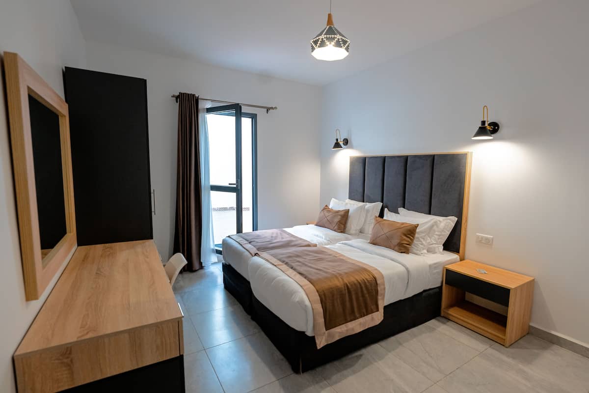 3 kamar tidur, seprai premium, dan Wi-Fi gratis