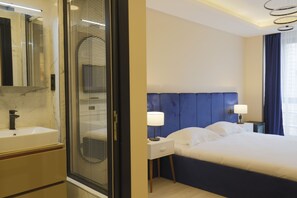 Desk, soundproofing, iron/ironing board, free WiFi - Ravello Suites Taksim (Istanbul)
