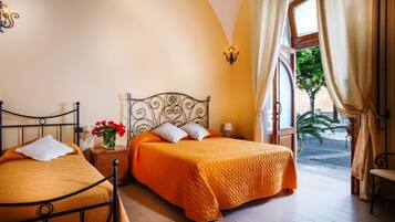 Dobbelt- eller tomannsrom – standard | Safe på rommet, skrivebord og skrivebord for bærbar PC